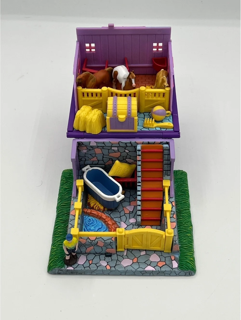 Retired Breyer Mini Whinnies Tropical Paradise Fold Out Barn #300103